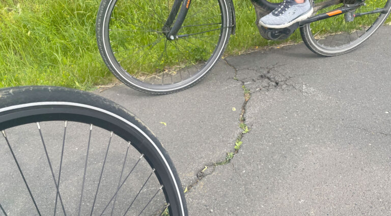 Viele Radwege auf dem Braunschweiger Stadtgebiet sind marode und teilweise sogar gefährlich. Foto BiF