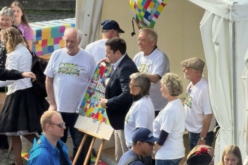 Oberbürgermeister Thorsten Kornblum am Stand "Forum gegen Rechts". Foto: privat